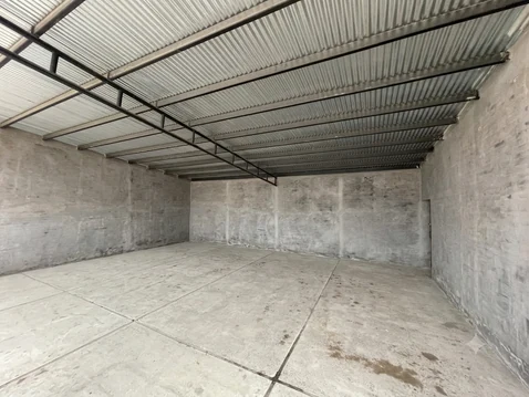 Interior actual del depósito sin estanterías